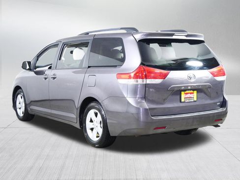 Used 2012 Toyota Sienna LE image 5