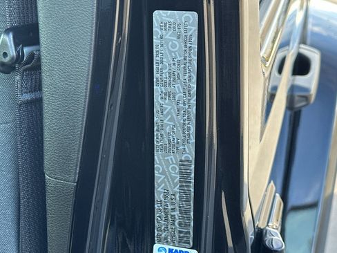 Used 2024 Jeep Wrangler Unlimited image 34