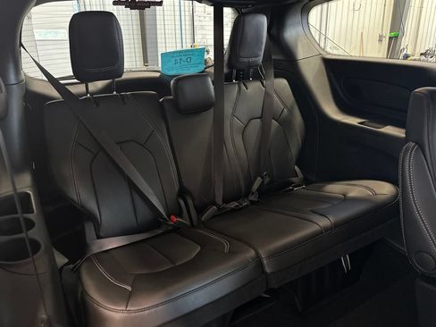 New 2027 Chrysler Pacifica Select AWD/4WD image 35