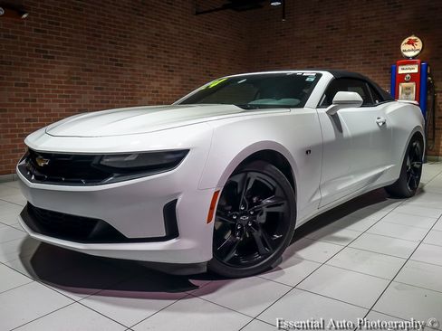 Used 2024 Chevrolet Camaro LT RWD image 2