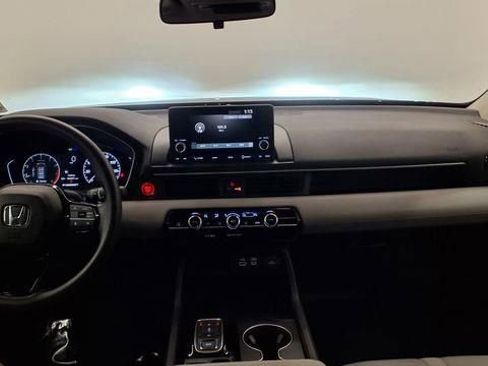 Used 2023 Honda Pilot LX image 24