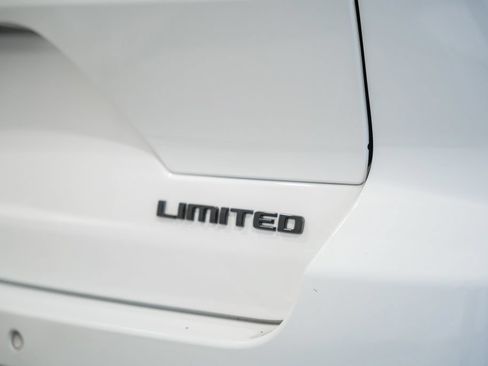 Certified 2023 Jeep Grand Cherokee Limited w/ Black Appearance Package AWD/4WD image 8