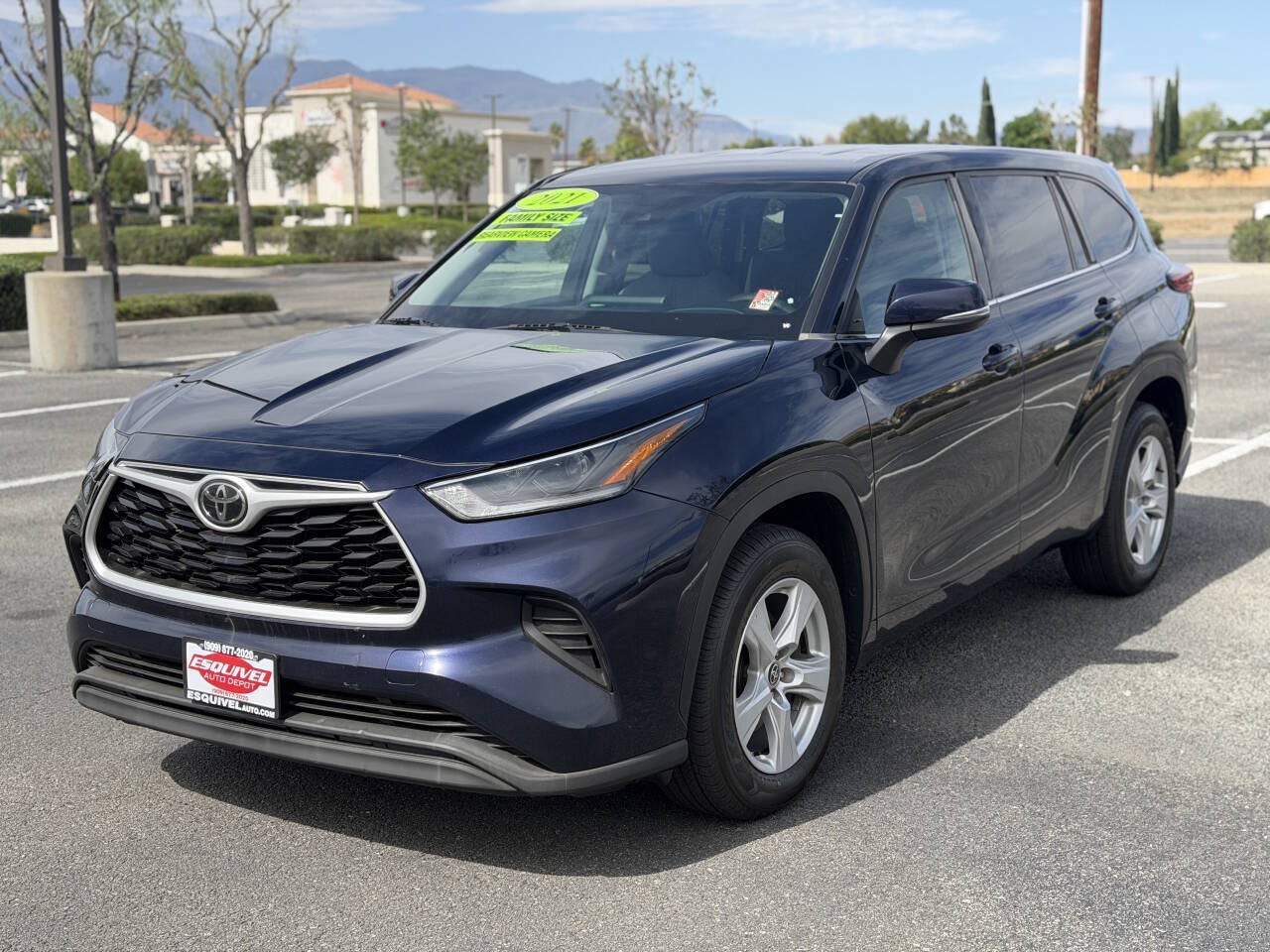 Used 2021 Toyota Highlander L FWD image 3