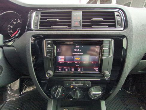 Used 2018 Volkswagen Jetta Sport image 17