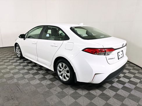 Used 2024 Toyota Corolla LE FWD image 5