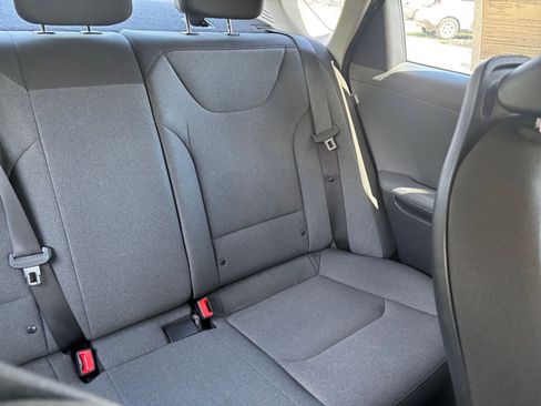 Used 2025 Kia K4 LXS image 39