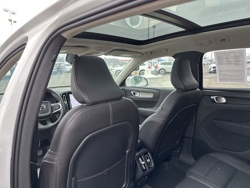 Certified 2025 Volvo XC40 B5 Core image 37