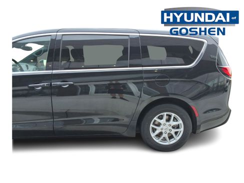 Used 2023 Chrysler Pacifica Touring FWD image 6