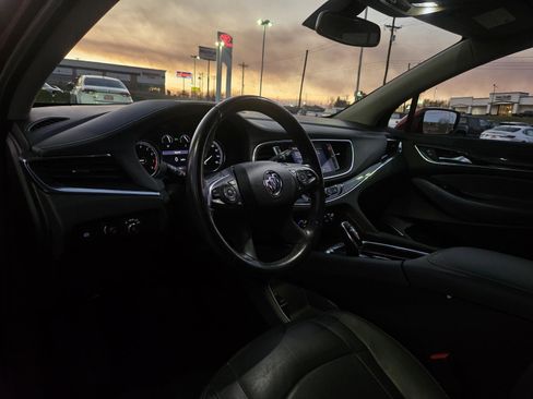 Used 2021 Buick Enclave Essence image 11