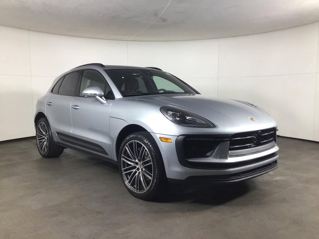 Certified 2026 Porsche Macan AWD/4WD image 8