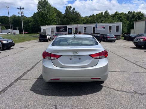 Used 2013 Hyundai Elantra GLS w/ Preferred Pkg FWD image 5
