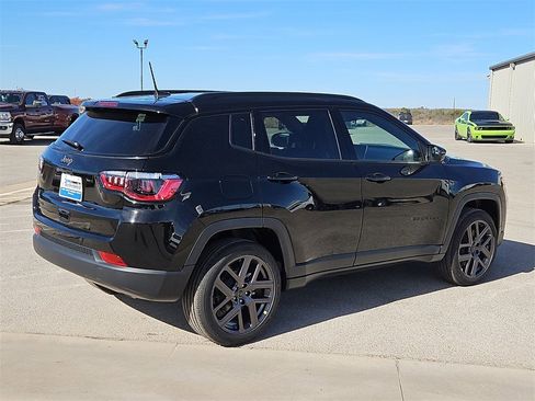 New 2026 Jeep Compass Latitude image 7