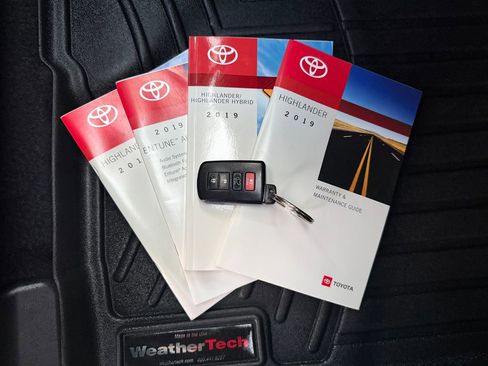 Used 2019 Toyota Highlander SE image 32