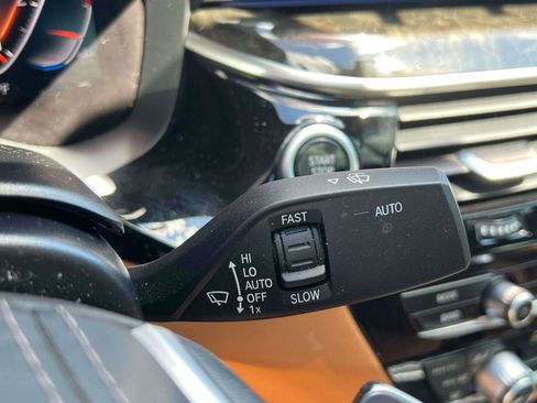 Used 2021 BMW 530i xDrive w/ Premium Package image 15