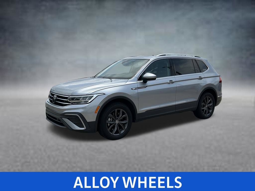 Certified 2023 Volkswagen Tiguan SE w/ Panoramic Sunroof Package FWD image 3