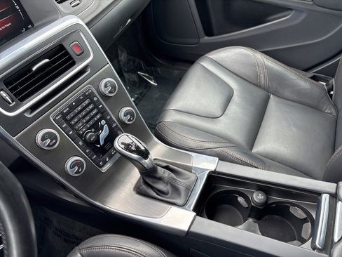 Used 2015 Volvo V60 T5 Cross Country w/ Climate Package image 18