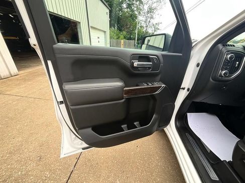 Used 2020 GMC Sierra 1500 Elevation w/ Elevation Value Package AWD/4WD image 12