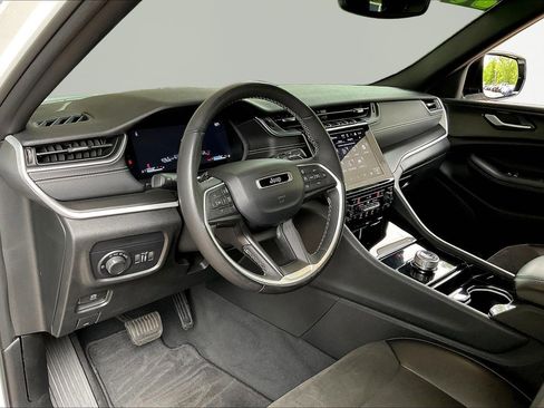 Used 2023 Jeep Grand Cherokee L Laredo AWD/4WD image 16