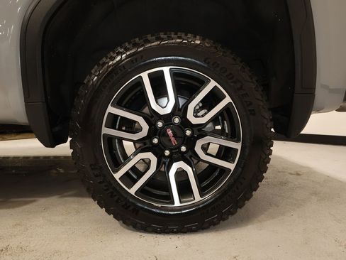 Used 2024 GMC Sierra 1500 AT4 w/ Technology Package AWD/4WD image 36