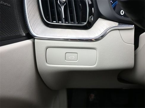 Used 2023 Volvo XC60 B5 Plus w/ Protection Package image 28