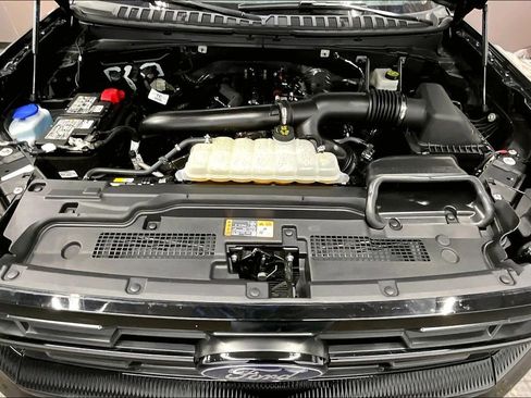Used 2025 Ford Expedition Active AWD/4WD image 5