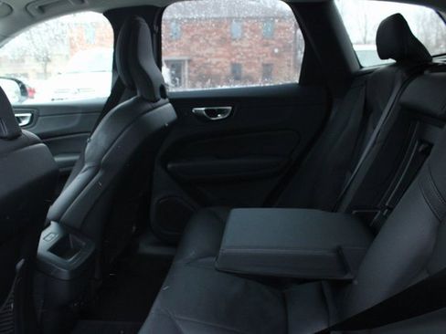 Used 2025 Volvo XC60 B5 Plus image 30