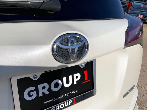 Used 2017 Toyota RAV4 Limited image 9