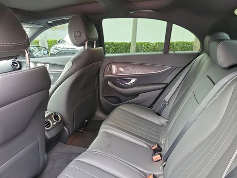 Used 2022 Mercedes-Benz E 450 4MATIC Sedan image 9