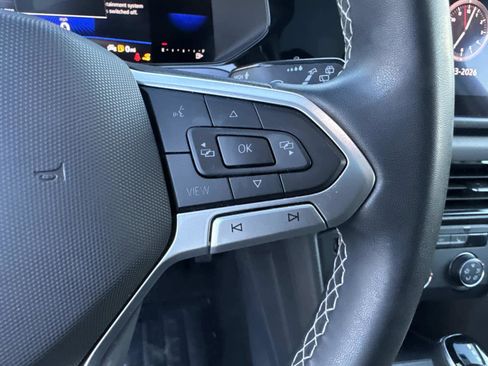 Used 2022 Volkswagen Taos SE w/ Panoramic Sunroof Package image 30