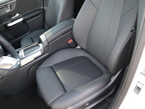 New 2026 Mercedes-Benz GLB 250 4MATIC image 33