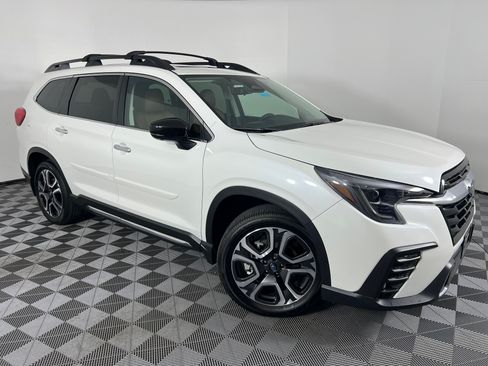 Used 2025 Subaru Ascent Touring AWD/4WD image 2