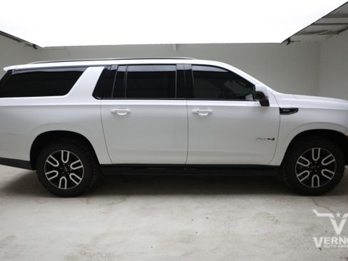Used 2023 GMC Yukon XL AT4 w/ AT4 Premium Plus Package AWD/4WD image 5