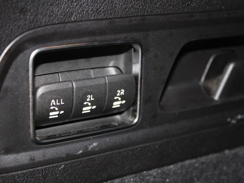 Used 2024 Mercedes-Benz GLS 450 4MATIC image 28