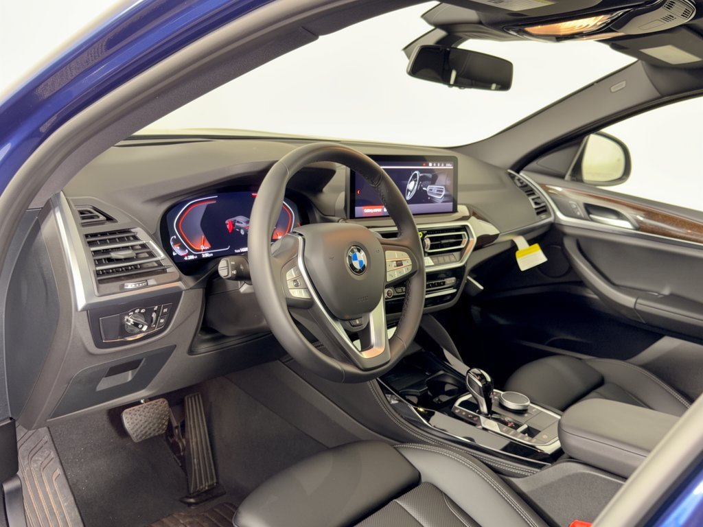 Used 2025 BMW X4 xDrive30i AWD/4WD image 4