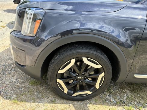 Used 2025 Kia Telluride S FWD image 5