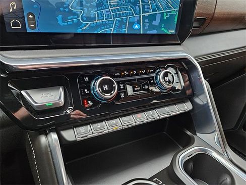 Used 2024 GMC Sierra 2500 Denali Ultimate image 26