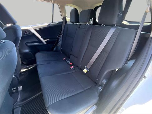 Used 2018 Toyota RAV4 LE w/ All Weather Liner Package FWD image 20