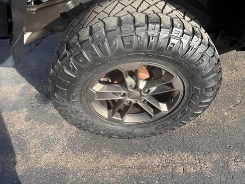 Used 2016 Jeep Wrangler Unlimited Sahara image 18