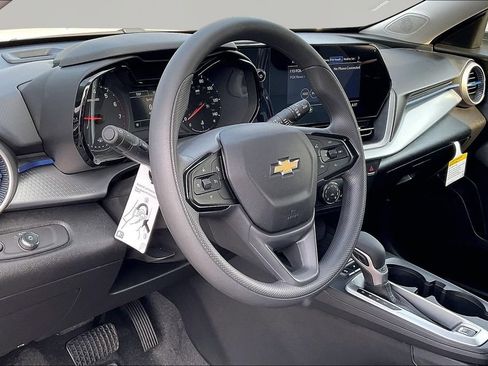 Used 2026 Chevrolet Trax LS w/ LS Convenience Package FWD image 18