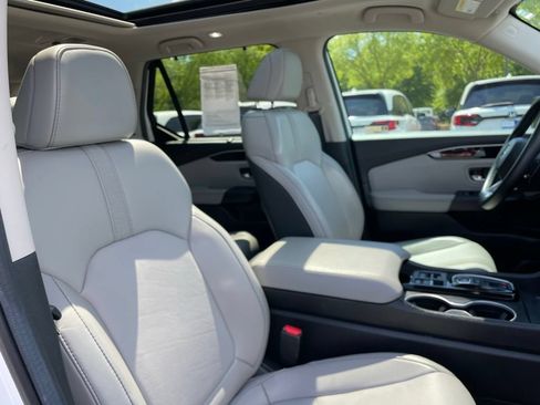 Certified 2025 Honda Pilot Touring image 32