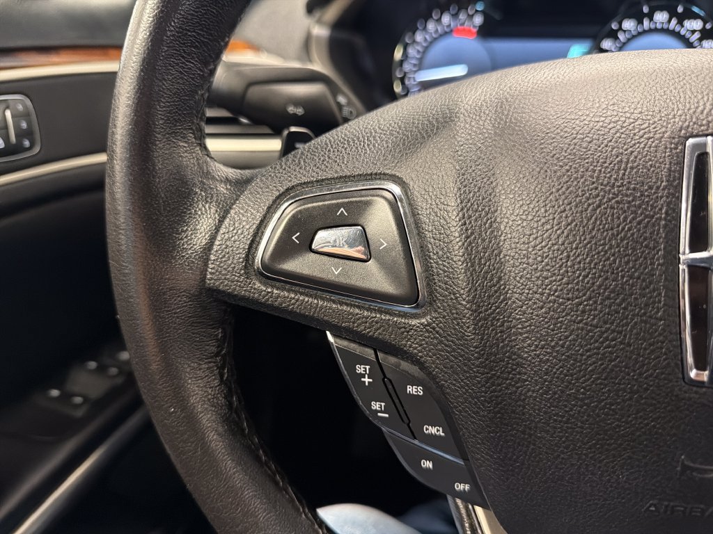 Used 2016 Lincoln MKZ FWD image 11