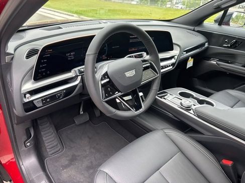 New 2025 Cadillac Lyriq Sport image 10