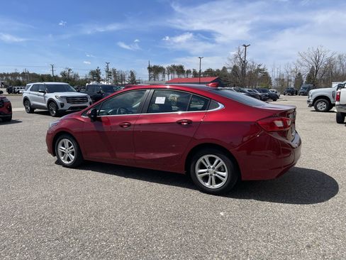 Used 2018 Chevrolet Cruze LT w/ LT Convenience Package FWD image 6