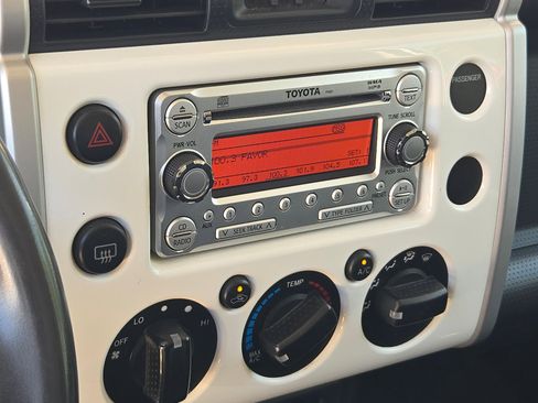 Used 2014 Toyota FJ Cruiser 4WD w/ Convenience Package image 18