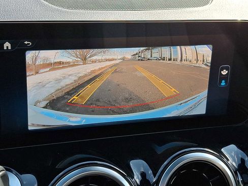 Used 2026 Mercedes-Benz GLB 250 4MATIC image 14