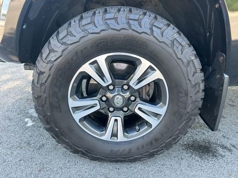 Used 2017 Toyota Tacoma TRD Sport AWD/4WD image 11