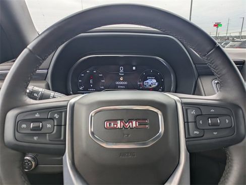 Used 2023 GMC Yukon SLT image 33