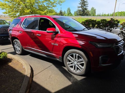 Used 2023 Chevrolet Traverse High Country w/ LPO, 'HIT The Road' Package AWD/4WD image 5