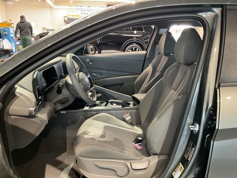 New 2026 Hyundai Elantra SE FWD image 8