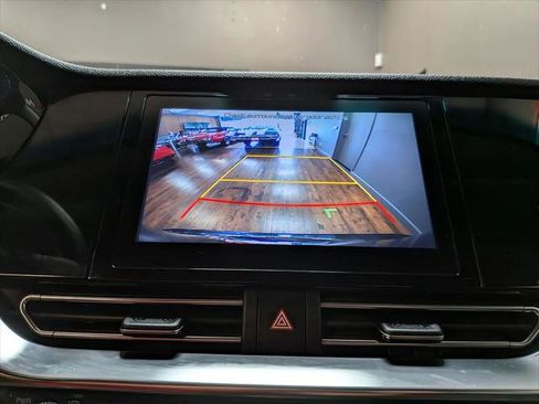 Used 2020 Kia Niro LXS FWD image 19